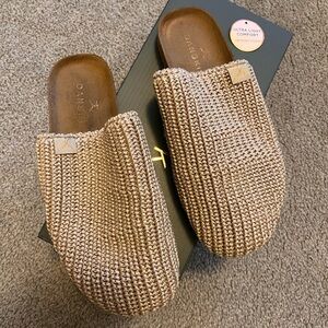 🆕 Danskin Della Natural Ribbed Slides tan mules size 7